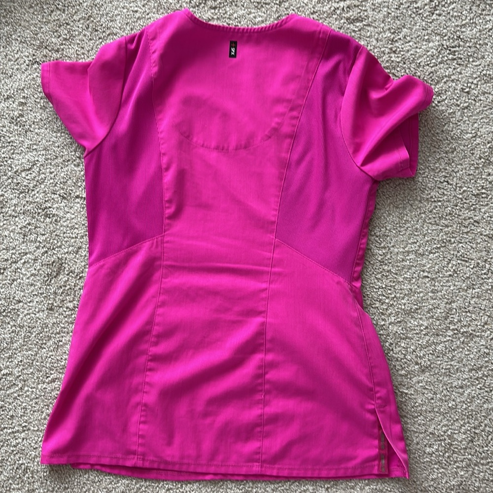 Pink scrubs - Picture 3 of 7